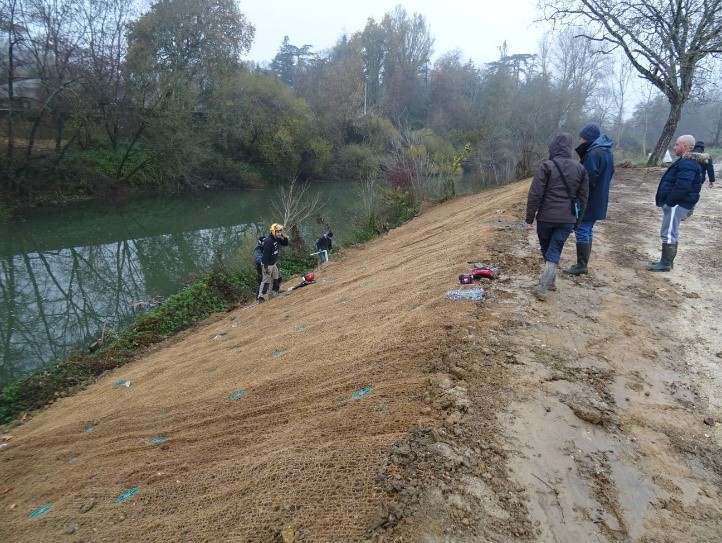 5 Vue sur le talus fixe par les ancrages denses